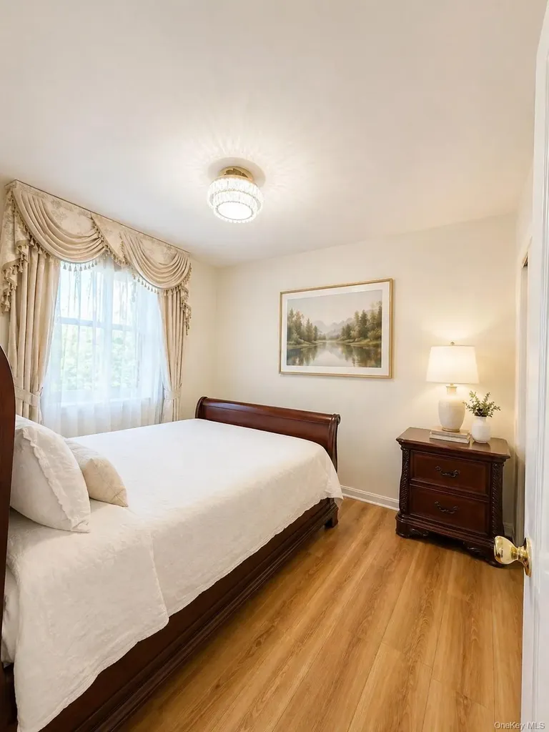13916 28 Road Flushing NY 11354