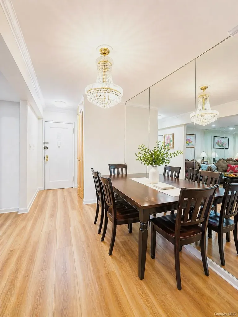13916 28 Road Flushing NY 11354