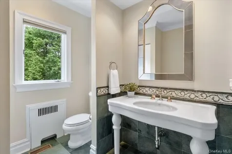 80 High Point Road Scarsdale NY 10583