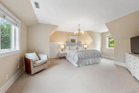 80 High Point Road Scarsdale NY 10583