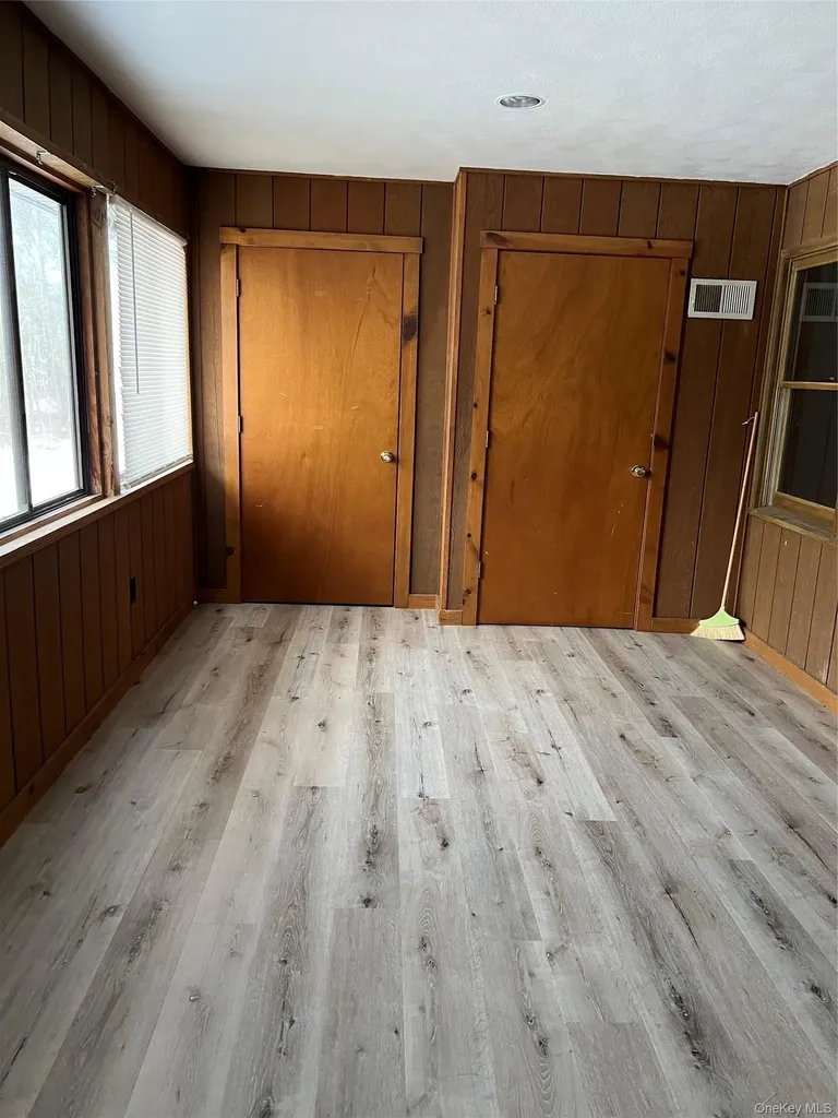 1229 Route 9g Hyde Park NY 12538