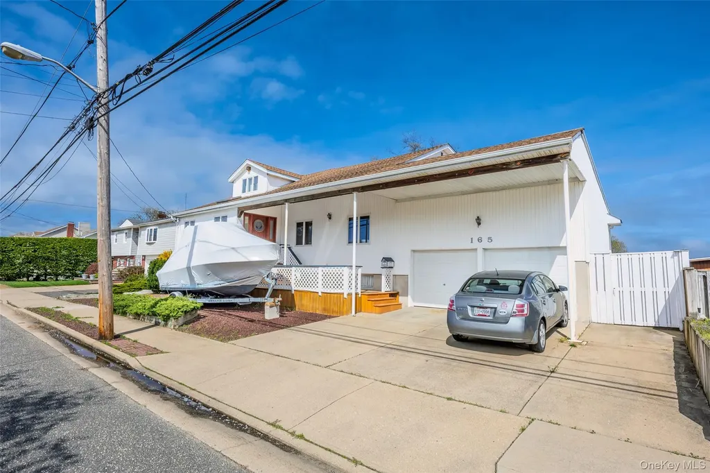 165 Gordon Place Freeport NY 11520