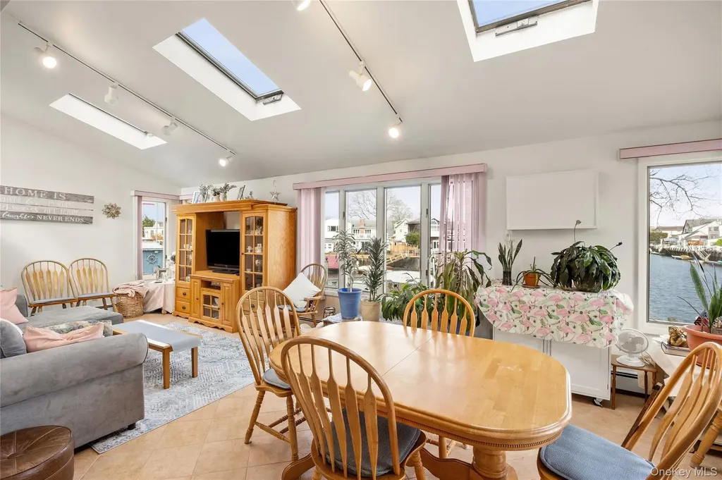 165 Gordon Place Freeport NY 11520