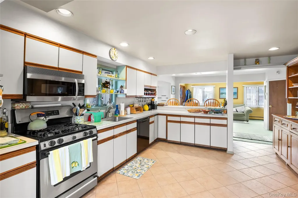 165 Gordon Place Freeport NY 11520