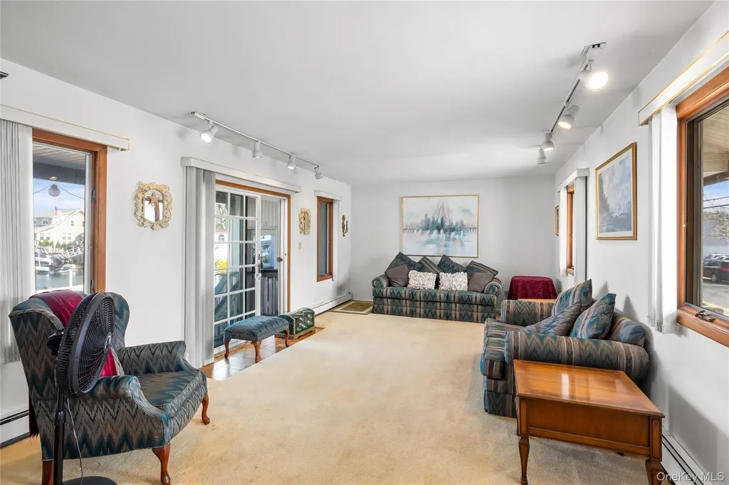165 Gordon Place Freeport NY 11520