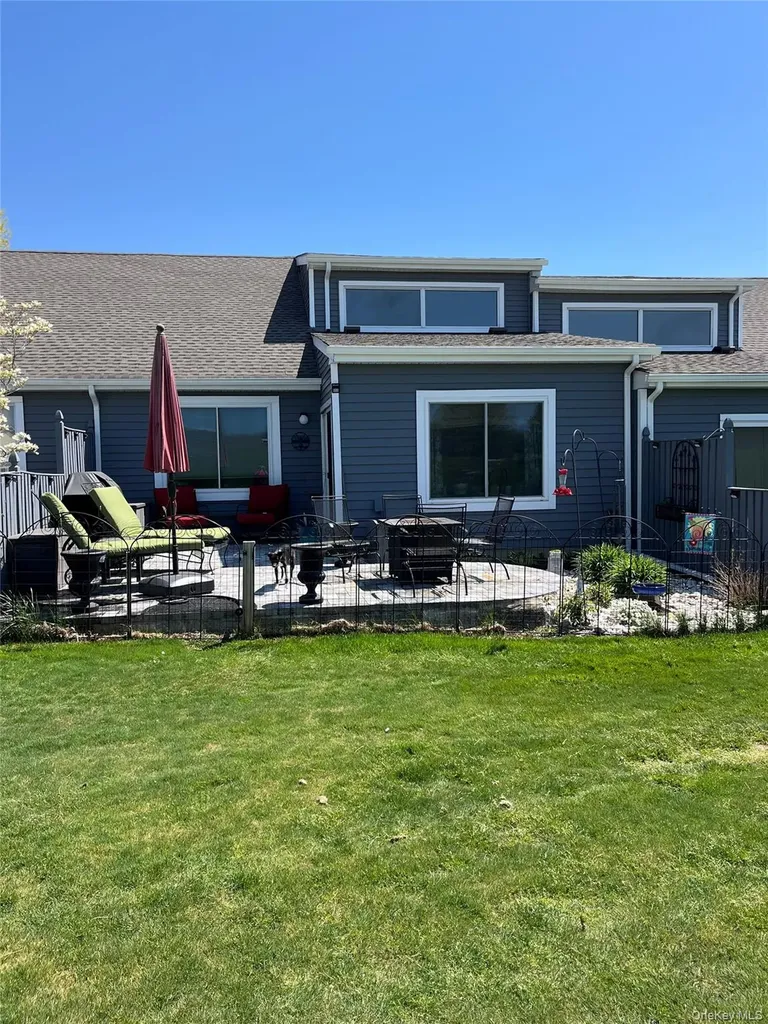 735 Spring Lake Drive Middle Island NY 11953