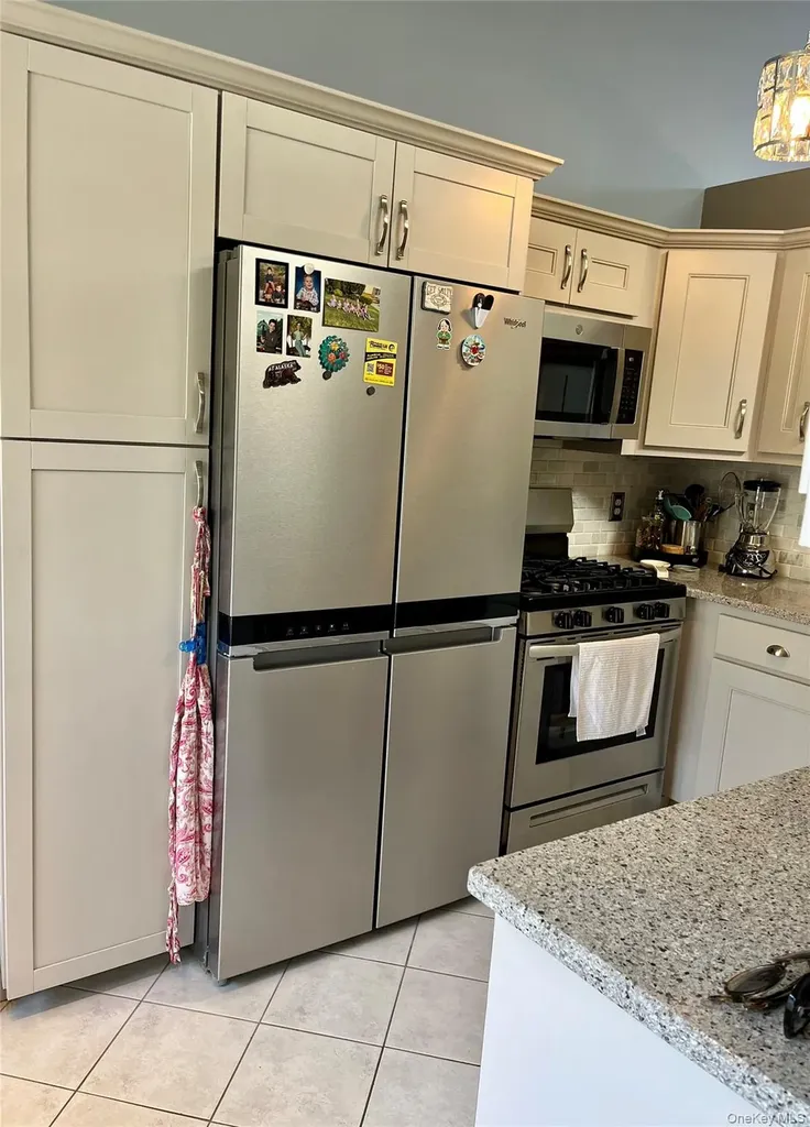 735 Spring Lake Drive Middle Island NY 11953