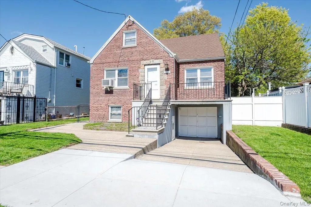 812 Swinton Avenue Bronx NY 10465
