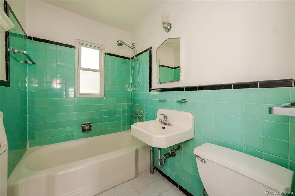 812 Swinton Avenue Bronx NY 10465