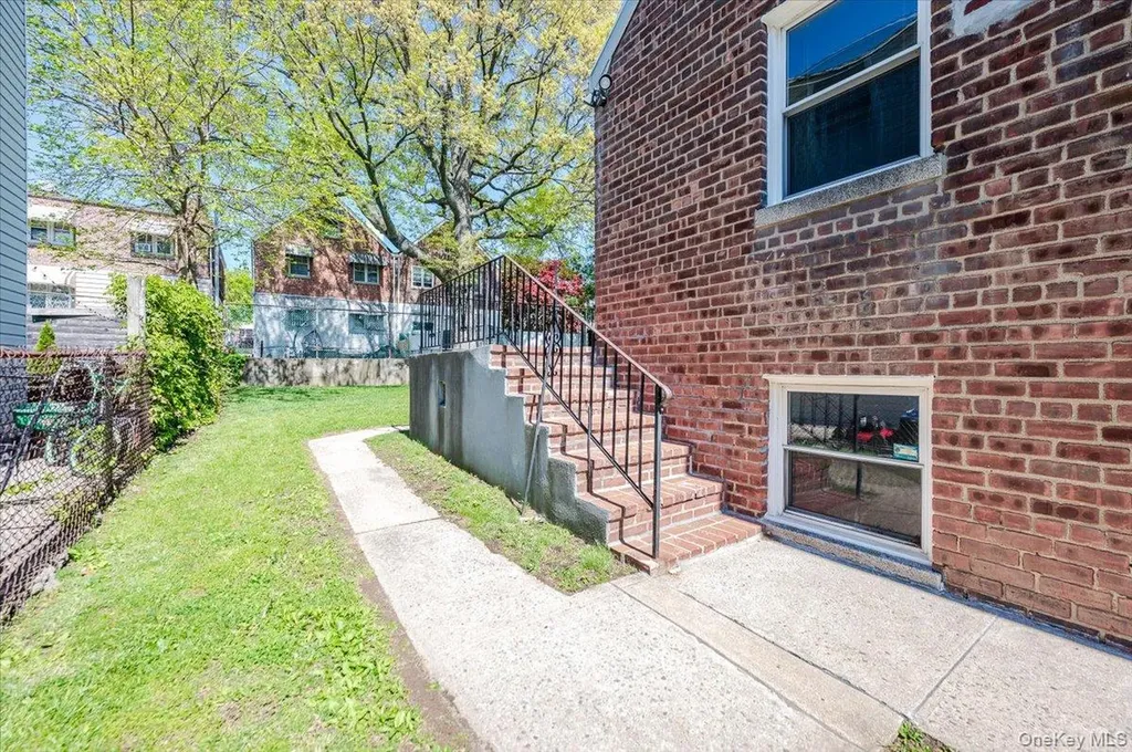 812 Swinton Avenue Bronx NY 10465