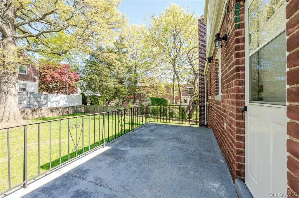 812 Swinton Avenue Bronx NY 10465