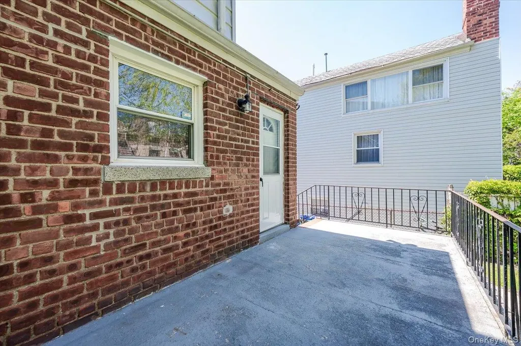 812 Swinton Avenue Bronx NY 10465