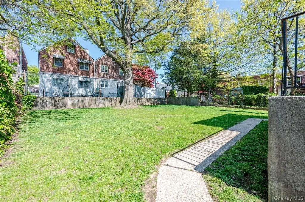 812 Swinton Avenue Bronx NY 10465
