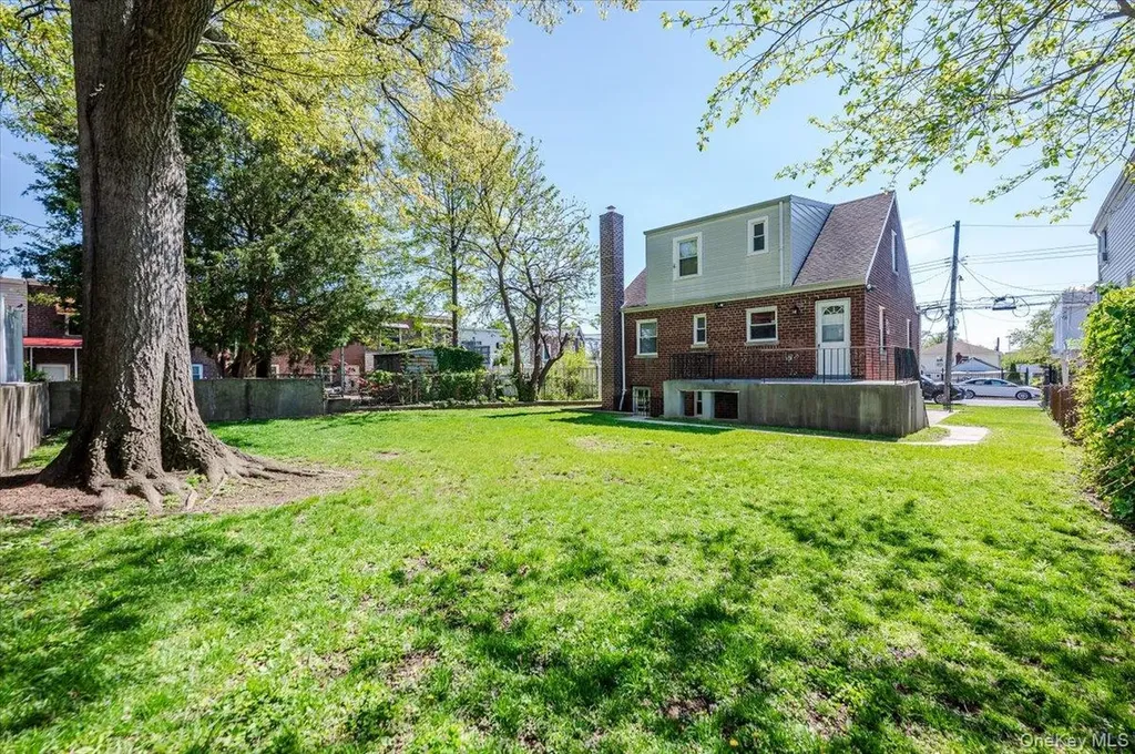 812 Swinton Avenue Bronx NY 10465