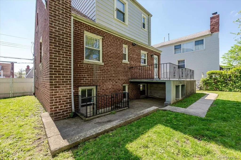 812 Swinton Avenue Bronx NY 10465