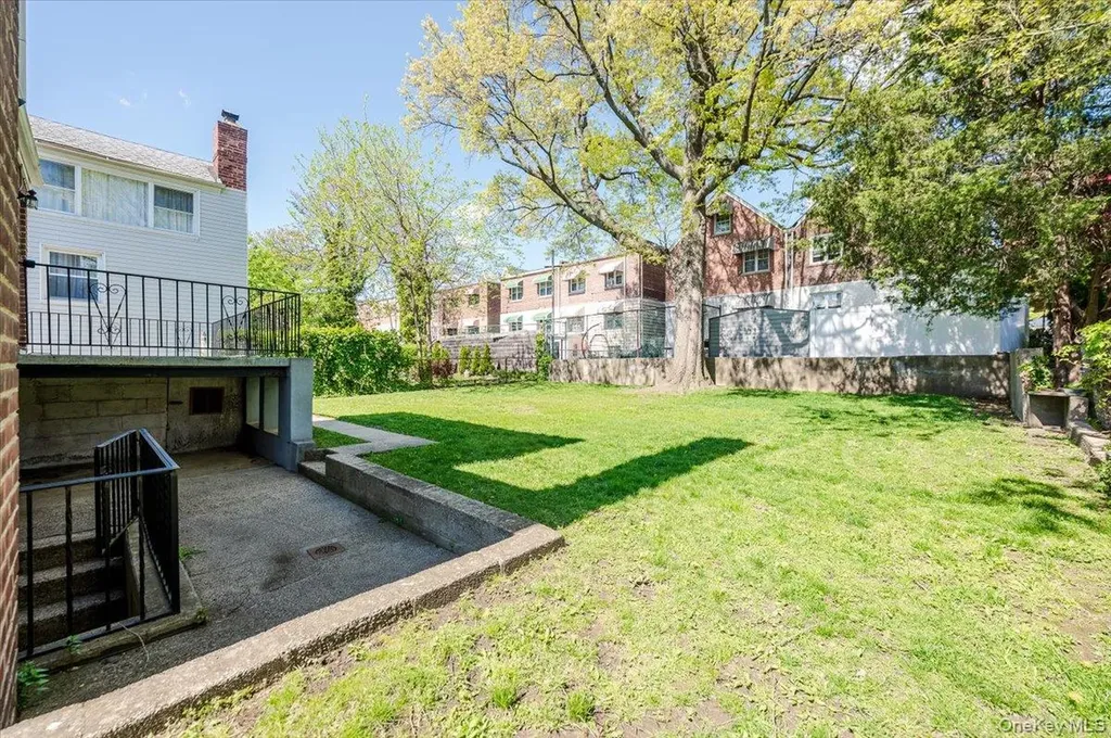 812 Swinton Avenue Bronx NY 10465