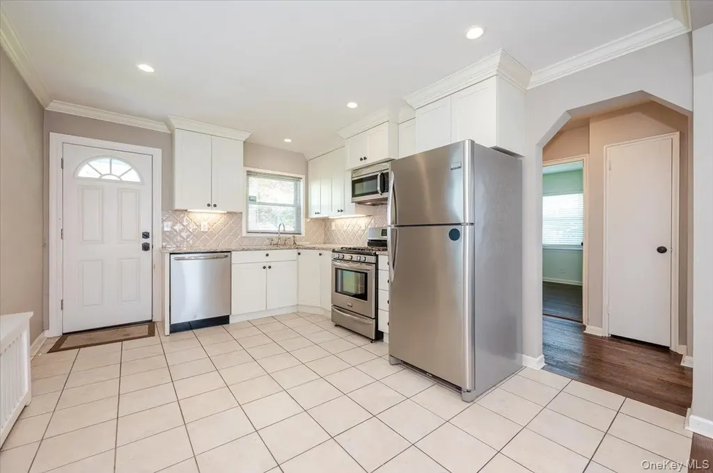 812 Swinton Avenue Bronx NY 10465