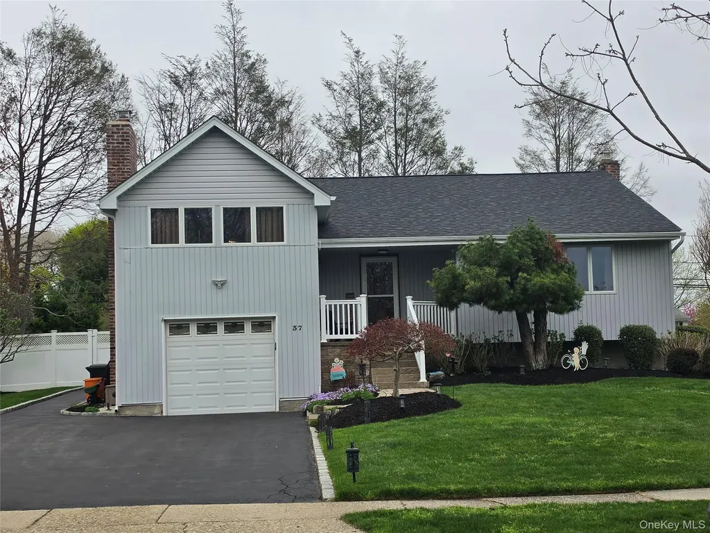 37 Jonquill Lane Kings Park NY 11754