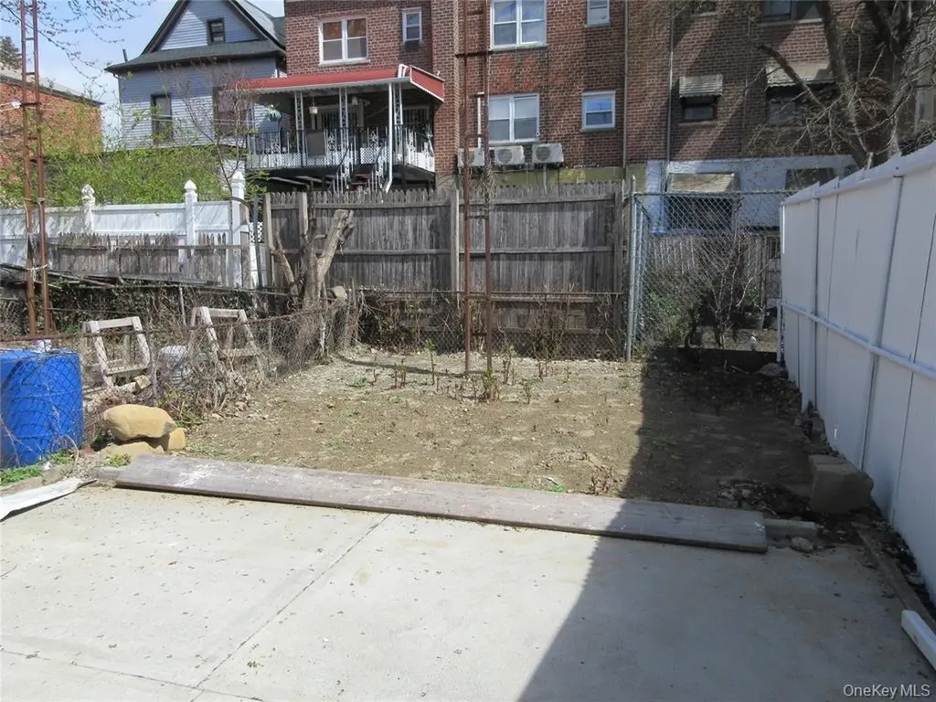 949 E 213th Street Bronx NY 10469