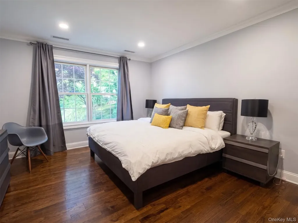 5 Eaton Lane Scarsdale NY 10583