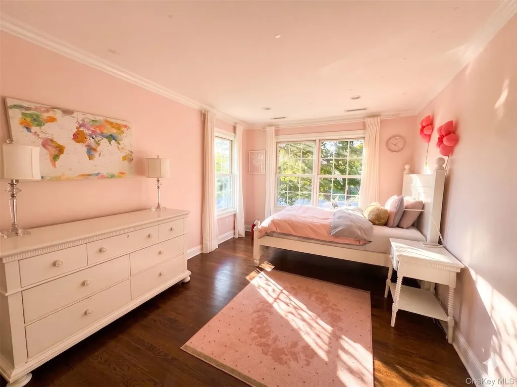 5 Eaton Lane Scarsdale NY 10583