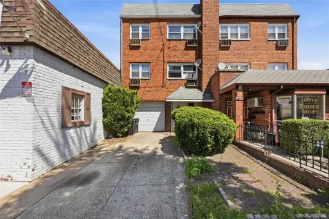 26505 Hillside Avenue Floral Park NY 11004