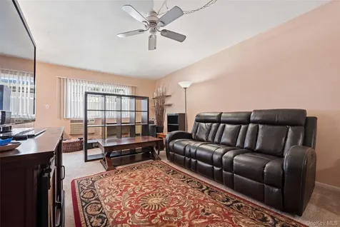 26505 Hillside Avenue Floral Park NY 11004