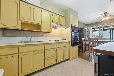 26505 Hillside Avenue Floral Park NY 11004