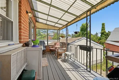 26505 Hillside Avenue Floral Park NY 11004