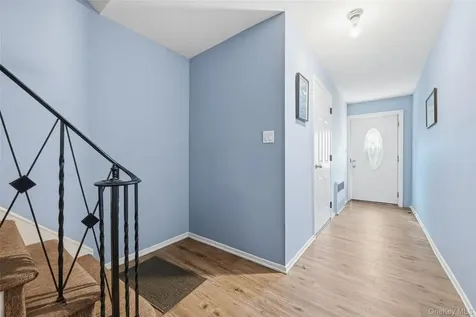 26505 Hillside Avenue Floral Park NY 11004