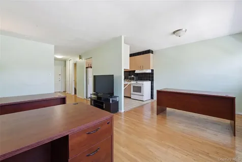 26505 Hillside Avenue Floral Park NY 11004