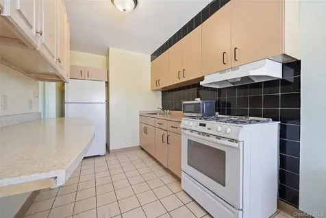 26505 Hillside Avenue Floral Park NY 11004