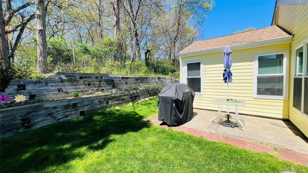 541 Stratford Lane Ridge NY 11961