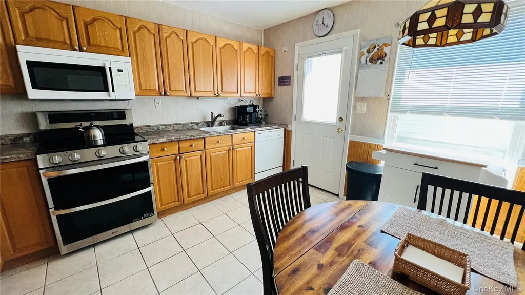 541 Stratford Lane Ridge NY 11961