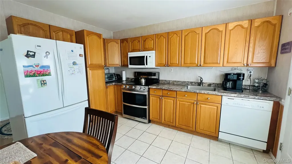 541 Stratford Lane Ridge NY 11961