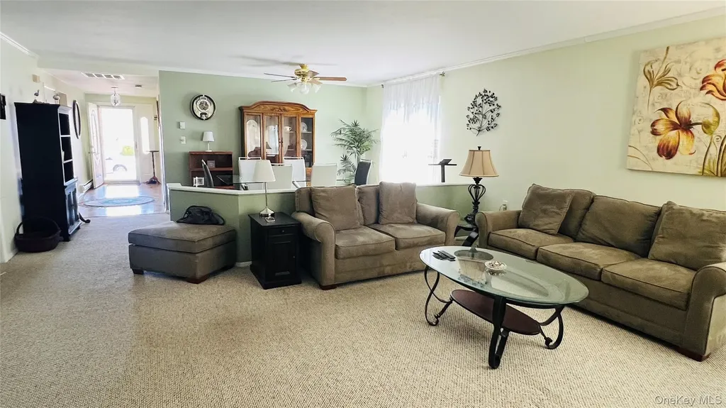 541 Stratford Lane Ridge NY 11961