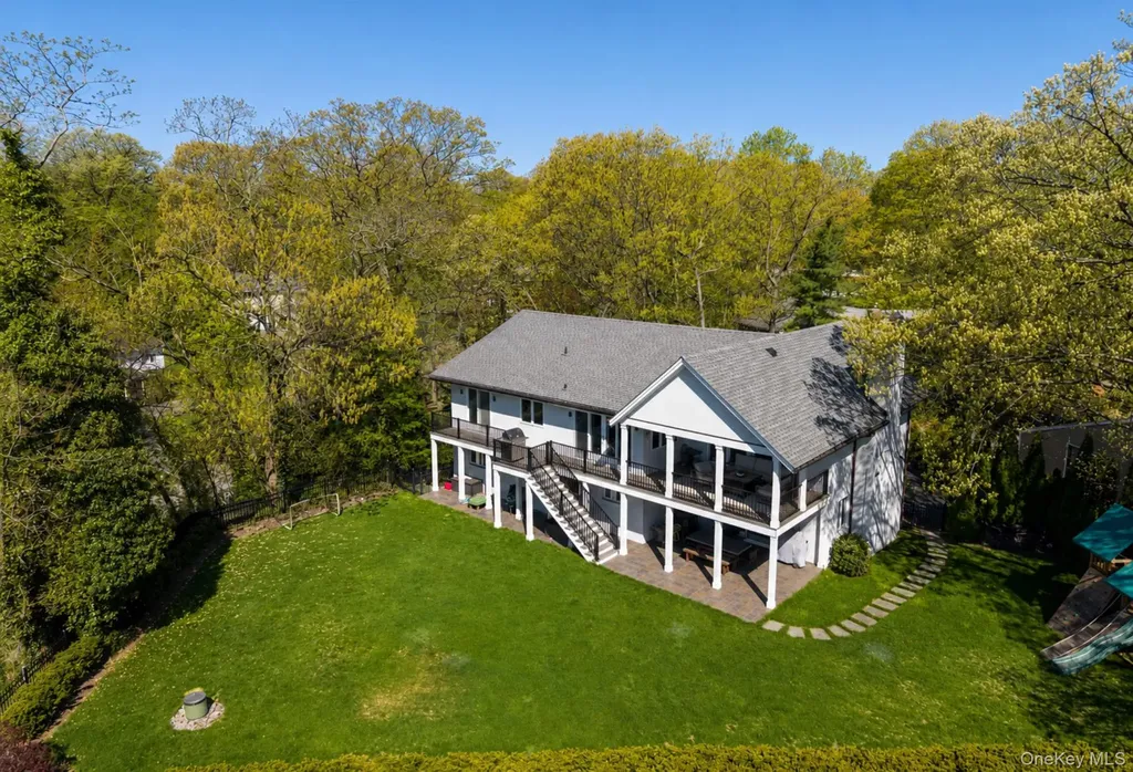 8 Shoreview Circle Pelham NY 10803