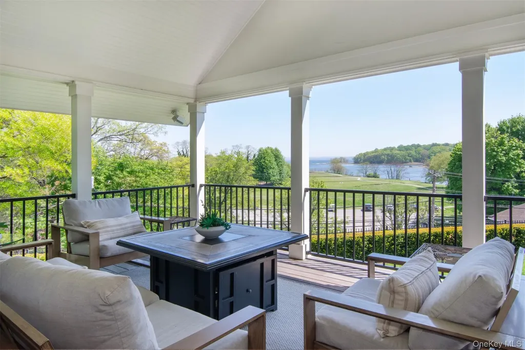 8 Shoreview Circle Pelham NY 10803