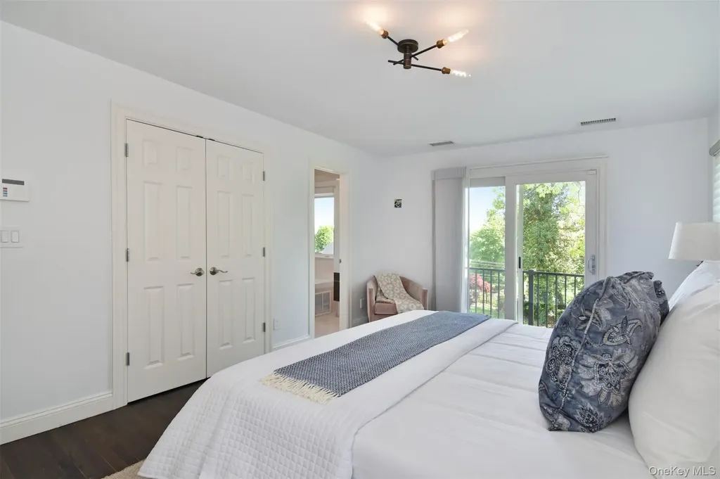 8 Shoreview Circle Pelham NY 10803