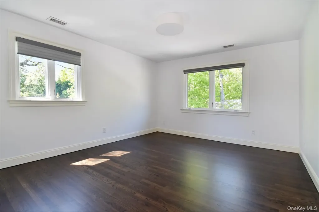 8 Shoreview Circle Pelham NY 10803