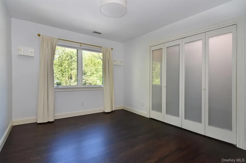 8 Shoreview Circle Pelham NY 10803