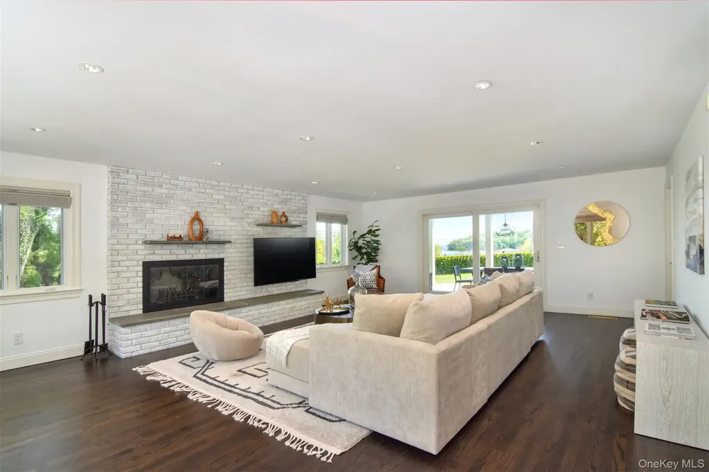 8 Shoreview Circle Pelham NY 10803