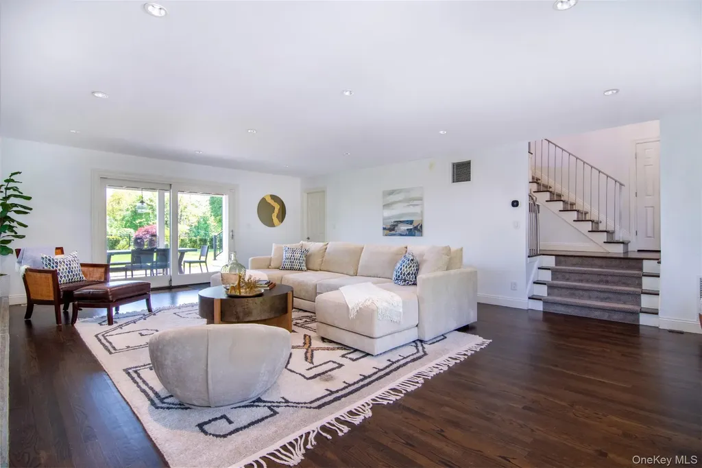 8 Shoreview Circle Pelham NY 10803