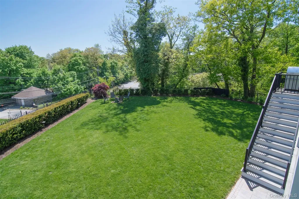 8 Shoreview Circle Pelham NY 10803