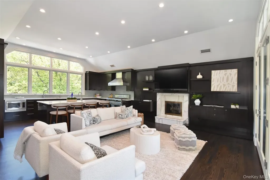 8 Shoreview Circle Pelham NY 10803