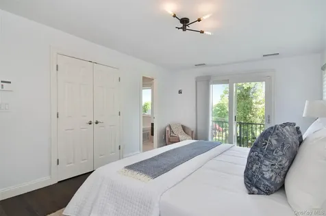 8 Shoreview Circle Pelham NY 10803