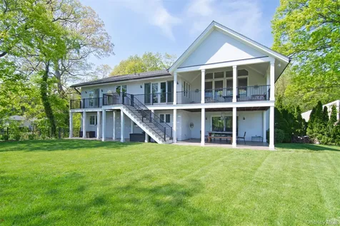 8 Shoreview Circle Pelham NY 10803