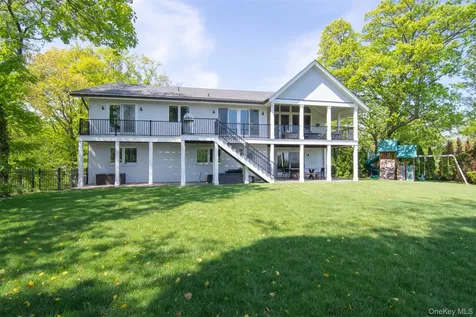 8 Shoreview Circle Pelham NY 10803