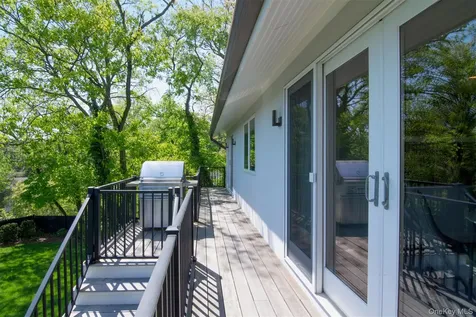 8 Shoreview Circle Pelham NY 10803