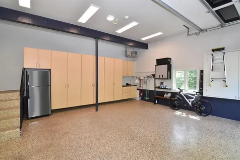 8 Shoreview Circle Pelham NY 10803